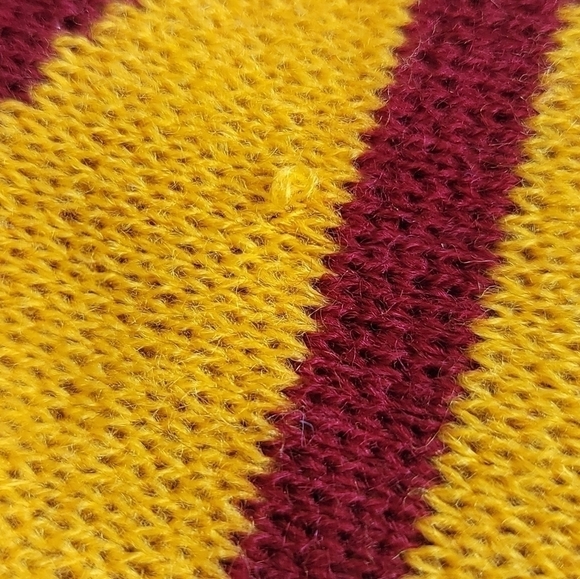 Harry Potter Universal Studio Gryffindor Embroidered Reversible Scarf #1346 - Picture 11 of 12